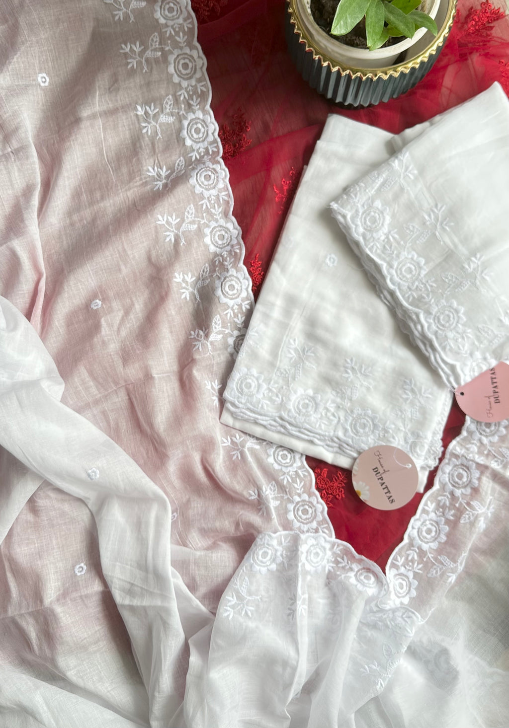 Dyeable Mul cotton - Rose Buds