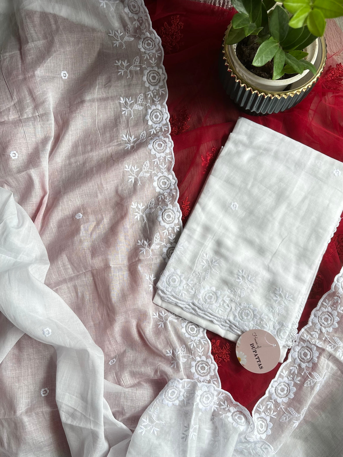 Dyeable Mul cotton - Rose Buds
